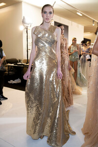 elie-saab-hc-bks-m-rs19-4539.thumb.jpg.af276de0e6ec480a2eaec442f303f84a.jpg