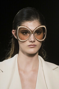 elie-saab-hc-clp-rs19-0022.thumb.jpg.b8984f2b30ec57d125bf1bc29da6395e.jpg