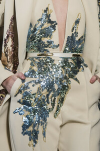 elie-saab-hc-clp-rs19-0027.thumb.jpg.9dc1964a272218e40836021af5ac6b93.jpg