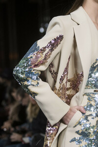 elie-saab-hc-clp-rs19-0035.thumb.jpg.b174499b1ed71c16c44e9d01a9294fd7.jpg