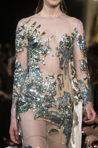elie-saab-hc-clp-rs19-0079.thumb.jpg.ef7e3dea3cf06144c9773d9d362842c3.jpg