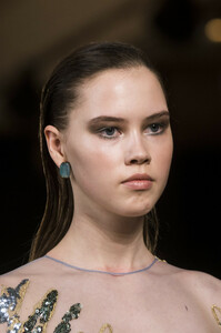 elie-saab-hc-clp-rs19-0092.thumb.jpg.ffb48489f5c407feaf9b480e889f381c.jpg