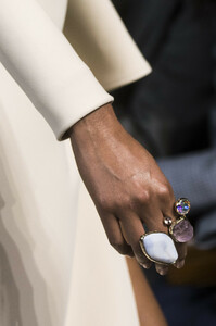 elie-saab-hc-clp-rs19-0130.thumb.jpg.c6cc5eba80efcdf4aa40921b235425ce.jpg
