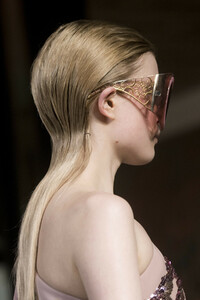 elie-saab-hc-clp-rs19-0260.thumb.jpg.6f57c21b2b2c379a689ce52ca89fa45c.jpg