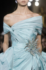 elie-saab-hc-clp-rs19-0343.thumb.jpg.d559958d429a80f7b98b0ee7c49e88fe.jpg