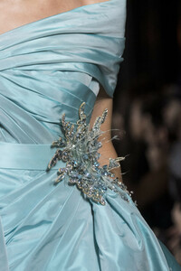 elie-saab-hc-clp-rs19-0345.thumb.jpg.60e0ba599ce76cb781497ca21f88e92b.jpg