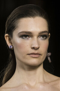 elie-saab-hc-clp-rs19-0400.thumb.jpg.7acb412364c62fd64bb67220b29d72e7.jpg