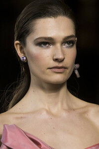 elie-saab-hc-clp-rs19-0402.thumb.jpg.3a12aa7b77a1ac3b77012718ce765aaa.jpg