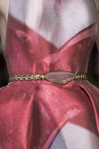 elie-saab-hc-clp-rs19-0444.thumb.jpg.c4c2ef6022b8c7c9927c0a59e3a7a194.jpg
