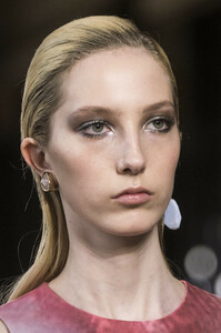 elie-saab-hc-clp-rs19-0448.thumb.jpg.b429c36d9d8879803c2c4109d7c32800.jpg