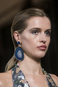 elie-saab-hc-clp-rs19-0525.thumb.jpg.aff20e5ab461b8d31c37008ede71e213.jpg