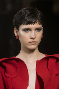 elie-saab-hc-clp-rs19-0593.thumb.jpg.ac379b6472d2d552502db597fa8bc495.jpg