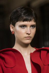 elie-saab-hc-clp-rs19-0595.thumb.jpg.08868bef8edc3d1d0f41076b2691fcc2.jpg