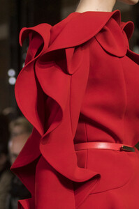 elie-saab-hc-clp-rs19-0602.thumb.jpg.8e8d5d751c0109abf633caae7f6199e8.jpg