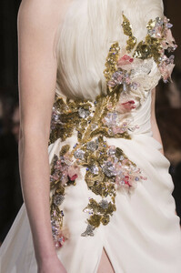 elie-saab-hc-clp-rs19-0683.thumb.jpg.1436c96f1e8079465c5bf10a6ca34038.jpg