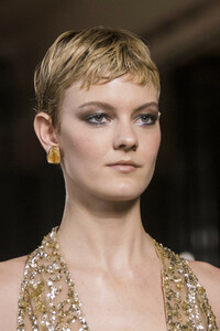 elie-saab-hc-clp-rs19-0714.thumb.jpg.c164177ec8ceaaa9028ee6d9f54850ed.jpg