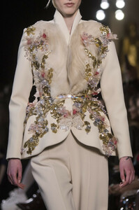 elie-saab-hc-clp-rs19-0741.thumb.jpg.c423e89248dd558878722fee0aef6379.jpg
