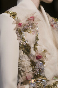 elie-saab-hc-clp-rs19-0759.thumb.jpg.d1c6295149e9d05a64376648e074679f.jpg