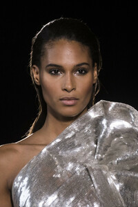 elie-saab-hc-clp-rs19-0919.thumb.jpg.765e72285f2b0dcfee856867343dd8c3.jpg