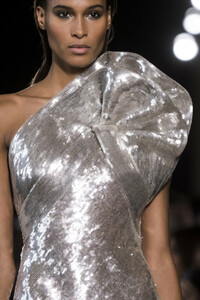 elie-saab-hc-clp-rs19-0927.thumb.jpg.fb8a6312284d6e50d9f0bf4ba136715d.jpg