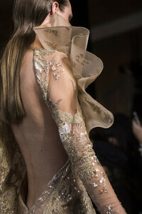 elie-saab-hc-clp-rs19-0968.thumb.jpg.d4e7c1000a635f495a0ccaca2d060249.jpg