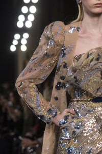 elie-saab-hc-clp-rs19-1044.thumb.jpg.01a11b8ce7c847e13bc1defd5b5ca19c.jpg
