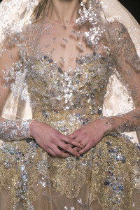elie-saab-hc-clp-rs19-1070.thumb.jpg.17f19a518b05edf8afaee2903a3e152e.jpg