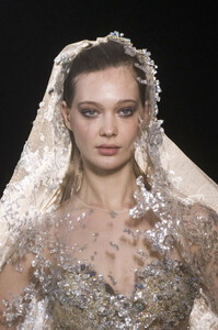 elie-saab-hc-clp-rs19-1074.thumb.jpg.18c30ebf43fcef96d1e4231854cd2c28.jpg