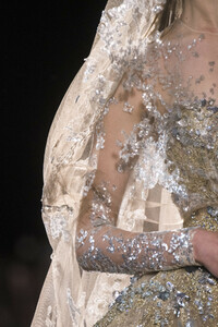 elie-saab-hc-clp-rs19-1081.thumb.jpg.13b17cbe2857c005cdd1ab6855a4c6ce.jpg