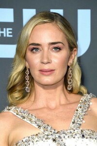 emily-blunt-2019-critics-choice-awards-9.thumb.jpg.a2c0bde70bc40b46ddc196e9a7c61f9b.jpg