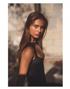 gallery_model_VAWz5MJ7Qqf.jpg