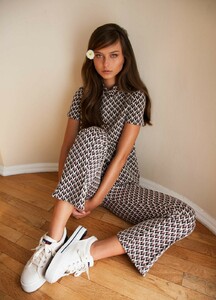 gallery_model_vjaMc2etCxgH.jpg