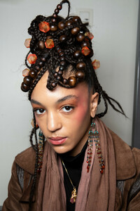 gaultier-hc-bks-m-rs19-4704.thumb.jpg.e38c263cdc9df5e302824640516a3768.jpg