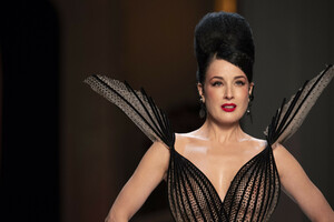 gaultier-hc-clp-rs19-2605.thumb.jpg.f3f440b8f7150b6c74408d4ac1806747.jpg