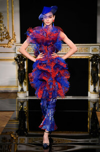 giorgio-armani-prive-couture-spring-2019-paris-fashion-week-pfw-0065(1).thumb.jpg.7a04e0e15dea18be5258ccb568adf8e9.jpg