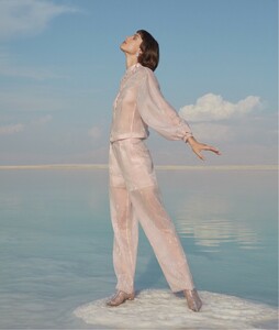 giorgio-armani-spring-summer-2019-campaign-012658290688c9dd8b28a5f1f3d87b56e2_thumb.thumb.jpg.b26852ba726e331c43061d99356af88a.jpg