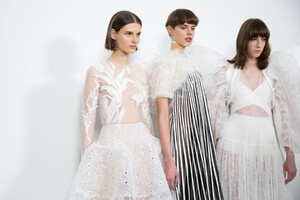 givenchy-hc-bks-m-rs19-3447.thumb.jpg.512a5f58e3e5033feb42d4f812c2b315.jpg