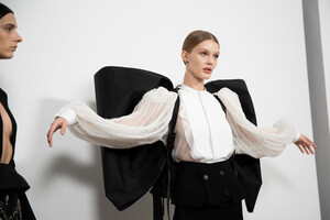 givenchy-hc-bks-m-rs19-3567.thumb.jpg.28513724fcedd2ff7a097f8dbdc89497.jpg