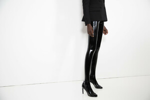 givenchy-hc-bks-m-rs19-3639.thumb.jpg.5c4d5fa2fd33e48f74c1b378402b8b3f.jpg