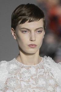 givenchy-hc-clp-rs19-1572.thumb.jpg.9e74ee2e5ddbee07f1cf1363c6ef48d6.jpg