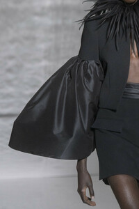 givenchy-hc-clp-rs19-1699.thumb.jpg.36f28d84248904507aa17fddab6ca51d.jpg