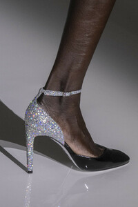 givenchy-hc-clp-rs19-1710.thumb.jpg.46a3fe4639ce697804293e5d5950511d.jpg