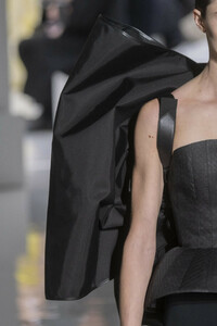 givenchy-hc-clp-rs19-1716.thumb.jpg.6f81d8acdb291867c7eb0647d26c92a9.jpg