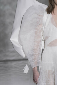 givenchy-hc-clp-rs19-1727.thumb.jpg.686521a39ae0877cb68311abba55895c.jpg