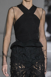 givenchy-hc-clp-rs19-1805.thumb.jpg.9c78e666a60b732b2d0d42f90ebbdb88.jpg