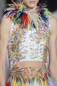 givenchy-hc-clp-rs19-1846.thumb.jpg.cf1633a0af186d726914433f1016967c.jpg