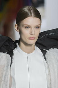 givenchy-hc-clp-rs19-1857.thumb.jpg.245005bd8611899b526835de4cee129f.jpg
