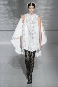 givenchy-hc-rs19-0076.thumb.jpg.f04307f671d97b0b74adfd3ec37977b8.jpg