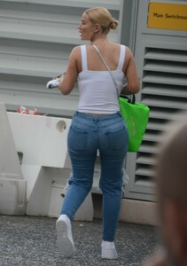 iggy-azalea-booty-in-jeans-01-26-2019-8.jpg