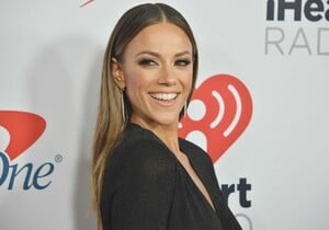 jana-kramer-2019-iheartradio-podcast-awards-11.thumb.jpg.851d105c6263c461c95db28f471f8770.jpg